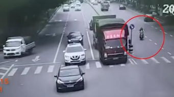 台湾女子骑车连闯红灯失控自撞身亡