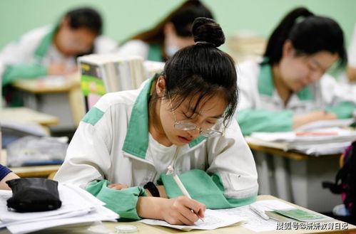 同班学习搭子分别考了724分和723分